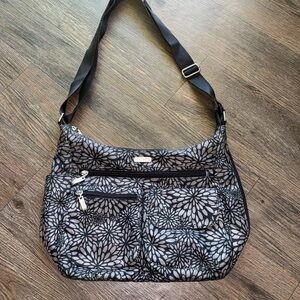 Baggallini hobo crossbody Shoulder Bag - Black and Gray excellent condition